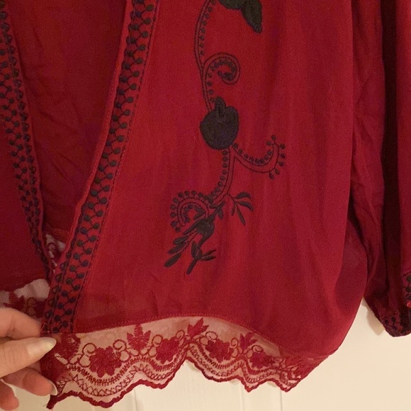 ✅Forever21 kimono in color wine w/ black thread  embroidery designs. ♥️🖤 - Picture 4 of 6